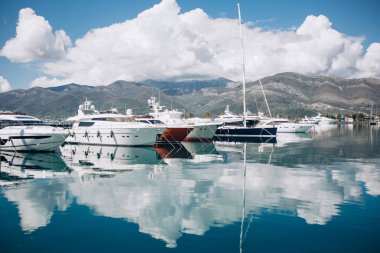 Porto Karadağ'da birçok yat demirledi