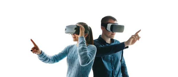 Persone con occhiali virtuali. VR — Foto Stock
