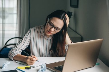 Ev eğitimi veya iş veya planlama.