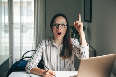 Ev eğitimi veya iş veya planlama.