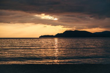 Karadağ'da gün batımının güzel manzarası.