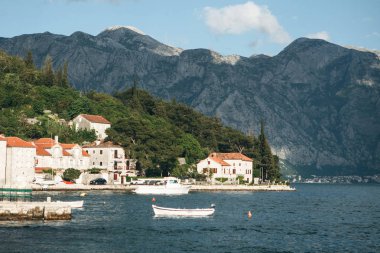 Karadağ'da Perast'ın güzel manzarası.