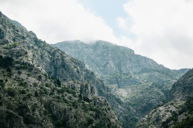 Sis Karadağ'daki dağlarda güzel görünümü.