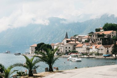 Karadağ'da Perast'ın güzel manzarası.