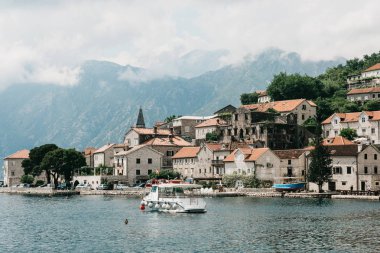 Karadağ'da Perast'ın güzel manzarası.