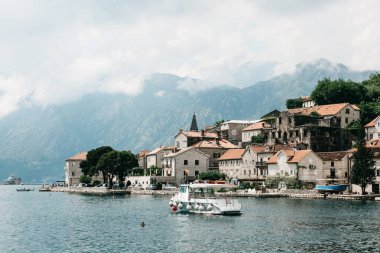 Karadağ'da Perast'ın güzel manzarası.