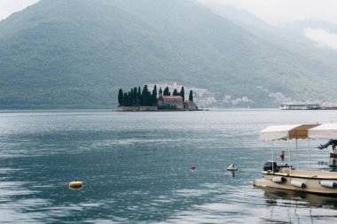 Kotor Körfezi güzel görünümü.