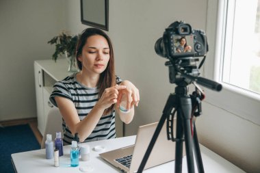 Kız videoblogger kayıtları video.