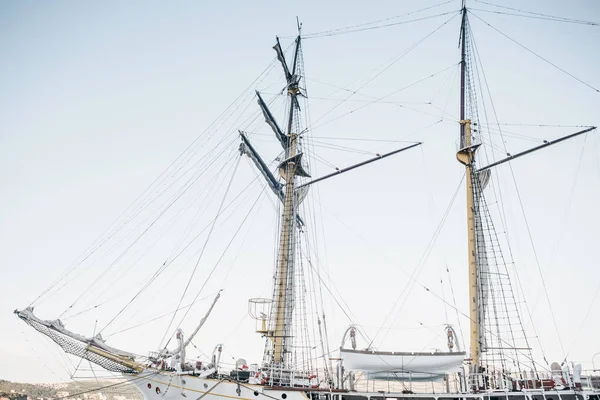 View of a sailing ship with masts — Stock Photo, Image