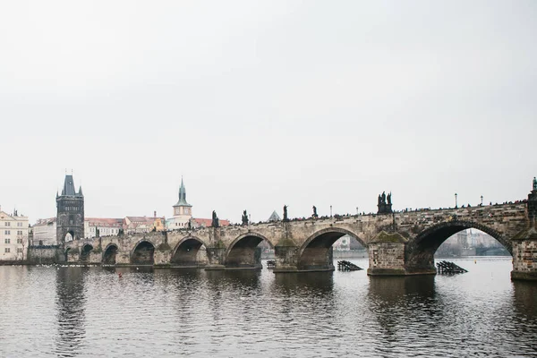 De Karelsbrug in Praag — Stockfoto