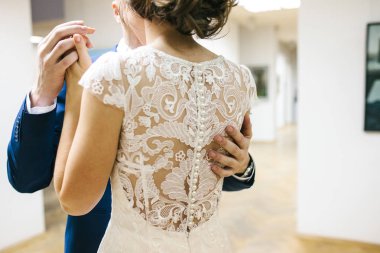 Damat gelinine saracak..