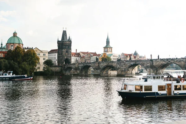 Prag 'daki Charles Köprüsü. — Stok fotoğraf