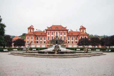 Eski şatonun manzarası