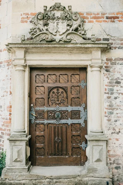 Medeltida trädörr — Stockfoto