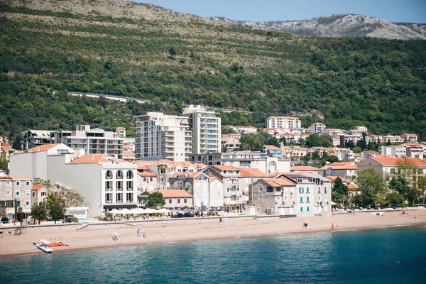 Vista de la ciudad turística de Petrovac . — Foto de Stock