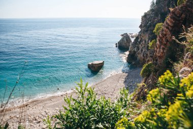 Vahşi plaj veya kıyı manzarası