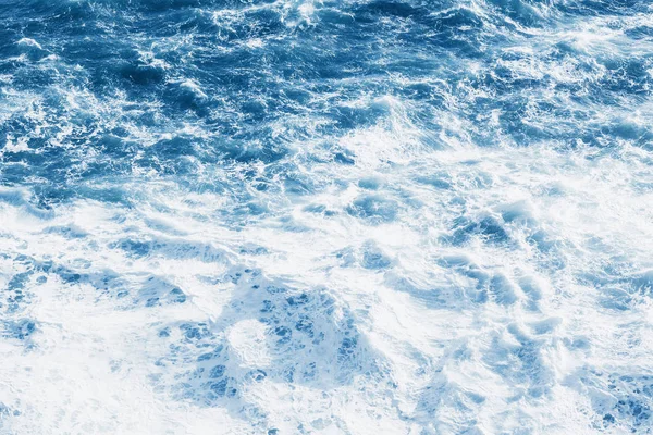 Vue sur la mer bleue ou l'océan — Photo