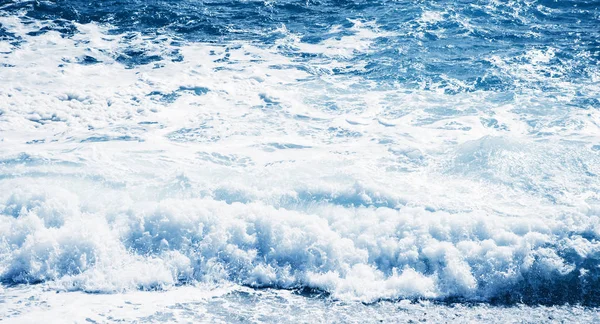 Vue sur la mer bleue ou l'océan — Photo