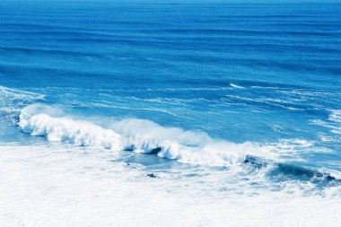 Mavi deniz veya okyanus manzarası