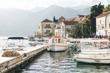 Karadağ'da Perast'ın güzel manzarası.