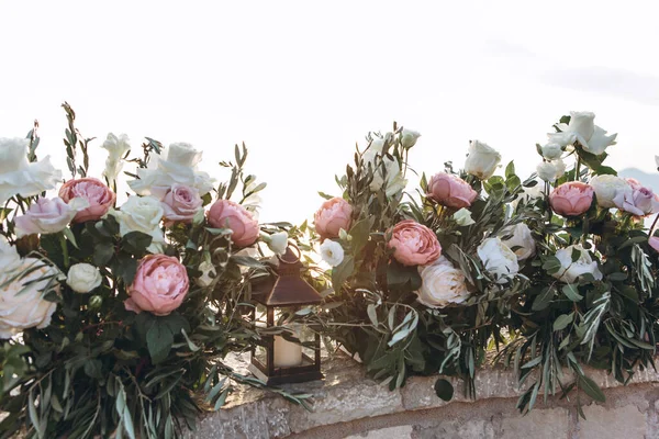 Muchas flores como decoraciones . — Foto de Stock