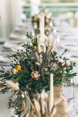 Bir tören için masa dekorasyonu.