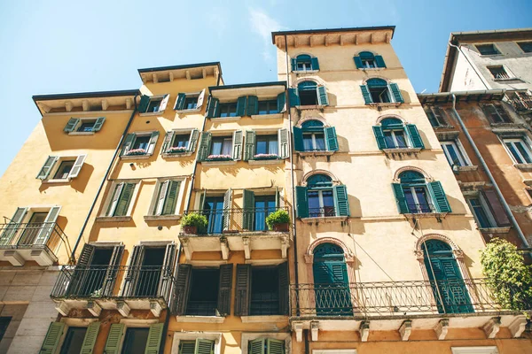 View Traditional Italian Old Retro Residential Building Town Square Verona — Stock Photo, Image