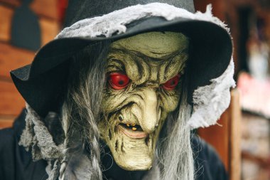 Cadı mankeni, figür ya da maske