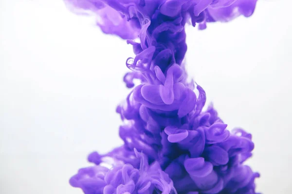 Fialová barva inkoustu ve vodě — Stock fotografie