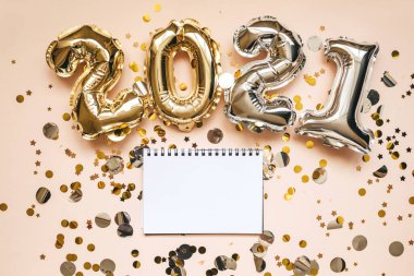 2021 yılında yapılacak ögesi için boş beyaz not defteri