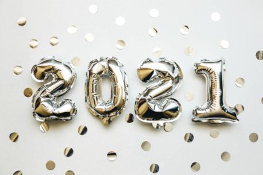 Gümüş sayılar 2021 ve konfeti