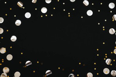 Altın ve gümüş konfeti.