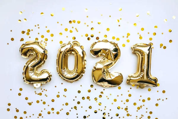 Goldene 2021 auf weißem Hintergrund — Stockfoto