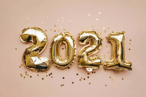 Gold 2021 Zahlen Auf Rosa Hintergrund Mit Konfetti Festliche Neujahrs — Stockfoto