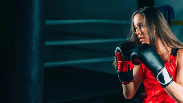 Retrato Mujer Entrenamiento Boxeo — Foto de Stock