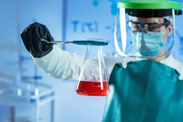 Cientista Que Trabalha Com Amostras Biológicas Laboratório — Fotografia de Stock