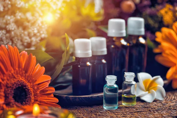 Aromatherapie Komposition Mit Braunen Und Transparenten Aromatherapie Flaschen Gefüllt Mit — Stockfoto