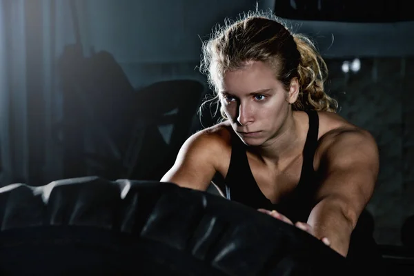 Portrait Strong Young Woman Flipping Heavy Tire — Stock Photo, Image