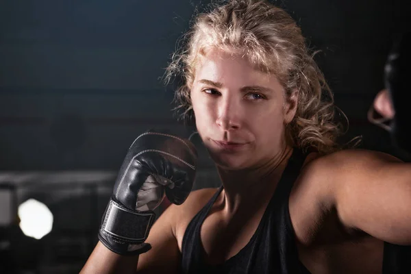 Portrait Young Woman Boxing Wearing Black Boxing Gloves — Stock Photo, Image