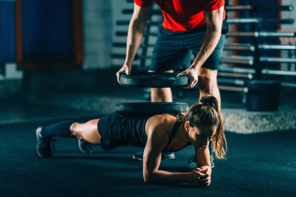 Cross Training Young Athlete Hodling Heavy Barbells Her Back — Stock Photo, Image