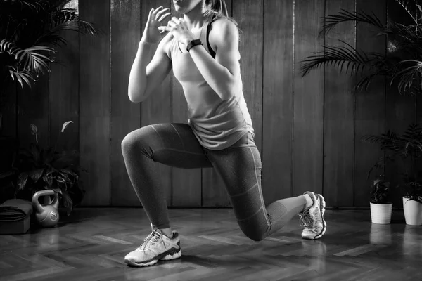 Woman Doing Lunges High Intensity Interval Training Home — Stock Photo, Image