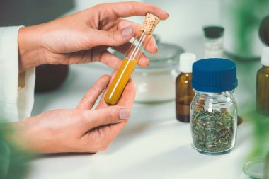 Alternatif bitkisel ilaçlar hazırlanması homeopath.