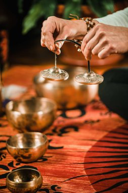 Ses terapisi Tibet çan