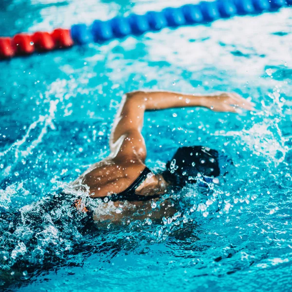 Nadador Profissional Corrida Natação Piscina Interior — Fotografia de Stock