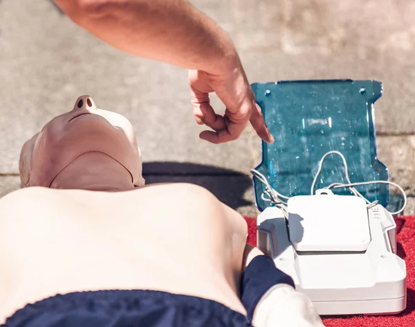 Elsősegélynyújtás Képzés Defibrillátor Cpr Gyakorlat — Stock Fotó