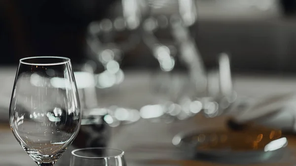 Copo Vinho Vazio Mesa Restaurante Conceito Evento Luxo — Fotografia de Stock