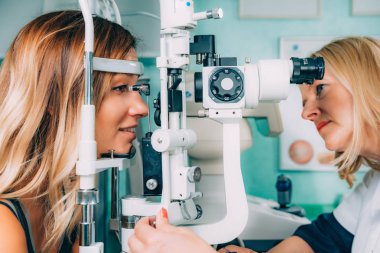 Göz hastalıkları. Applanation tonometry ve göz basınç testi