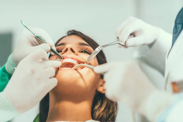 Mujer Joven Sometida Chequeo Dental — Foto de Stock