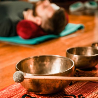 Tibet singing bowl ses terapisi