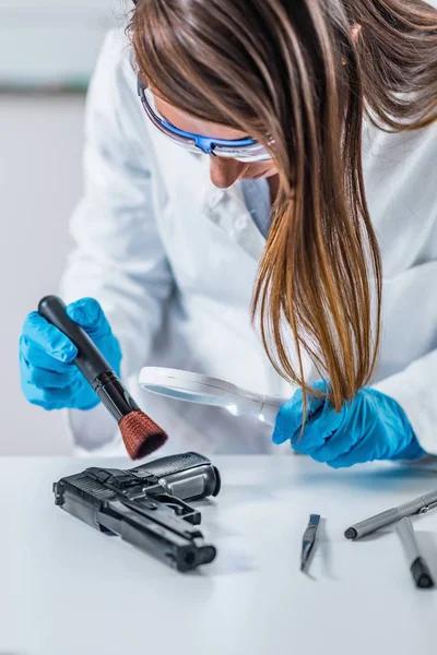 Primo Piano Del Ricercatore Che Lavora Laboratorio — Foto Stock